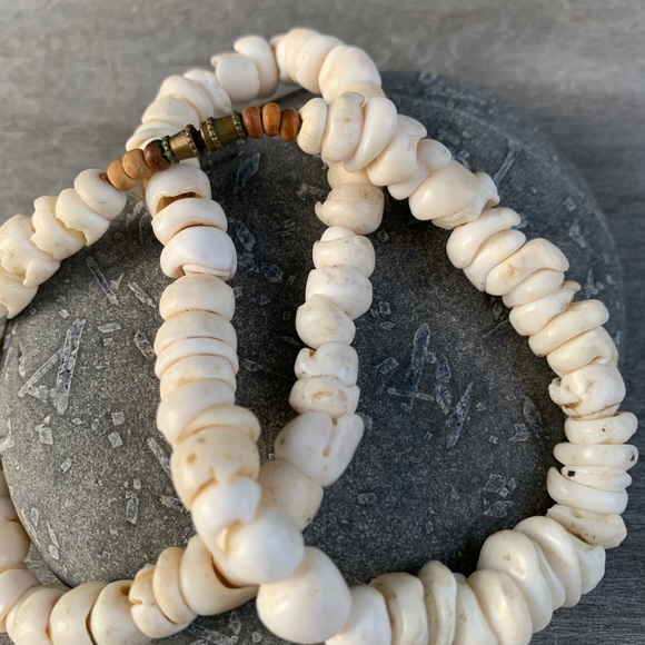 Vintage | Hawaiian 🌺 Puka Shell Necklace - Picture 7 of 7